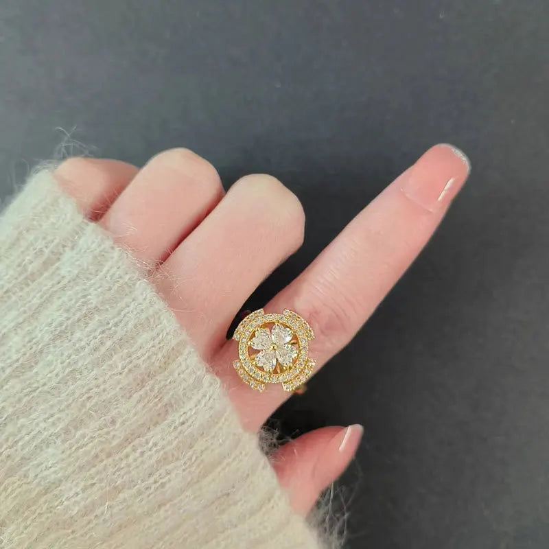 时尚女式铜质旋转戒指，旋转减压开口锆石花朵焦虑金属焦虑戒指2025年流行趋势
